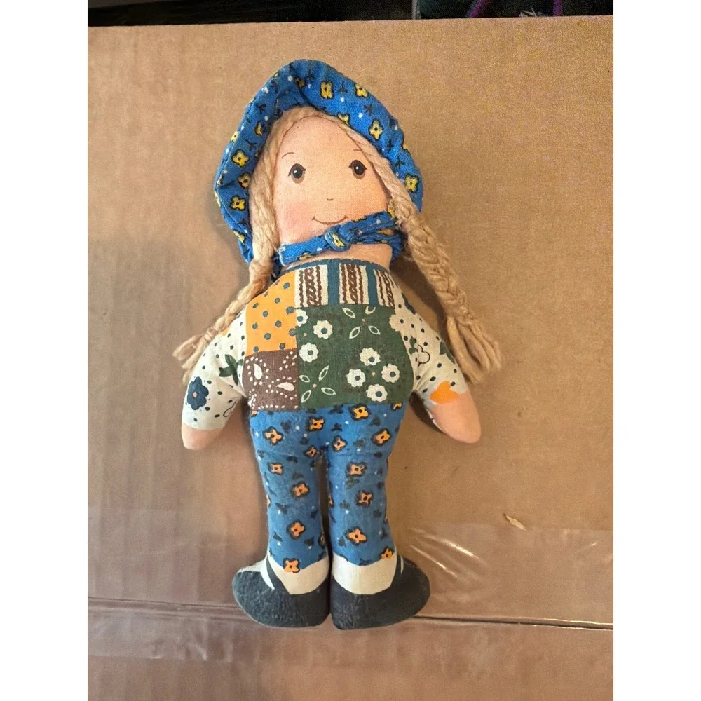 Vintage Holly Hobbie? Patchwork Rag Doll Yarn Blue Floral Bonnet Folk Art‎ Plush